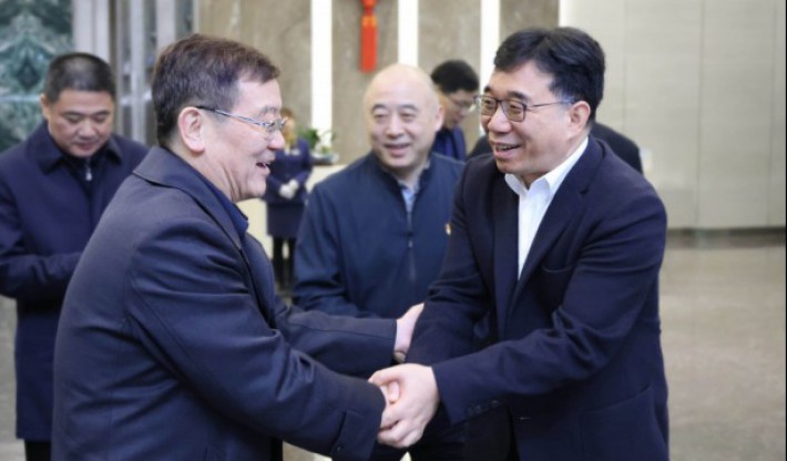 中央统战部副部长，全国工商联党组书记、常务副主席徐乐江